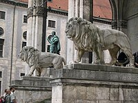 Lion sculptures by Wilhelm von Rümann at the Feldherrnhalle