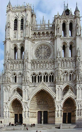 החזית המערבית של קתדרלת אמיין, הגדולה בצרפת (הגותיקה בעיצומה)