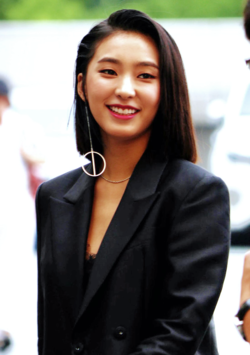 Yoon dressed in black outfit in July 2016