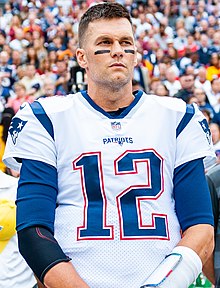 Tom Brady with no helmet in his Patriots uniform