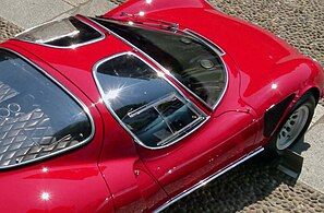 1969 Alfa Romeo 33 Stradale: close-up with integrated side / canopy door-window glass