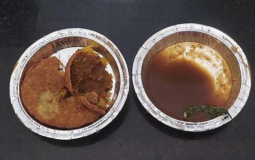Pyaaz Kachori with tamarind chutney