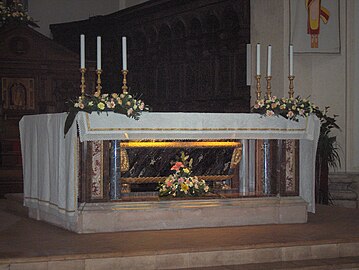 Main altar with tomb of St. Rufinus; Cathedral of San Rufino, Assisi, Italy.