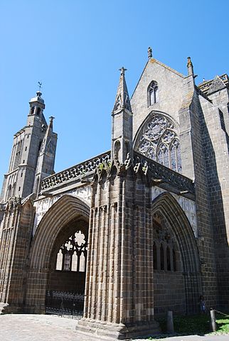 The cathedral's "grand porche".