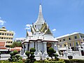 The city pillar shrine (หลักเมือง, Lak Mueang) marks the center of Bangkok