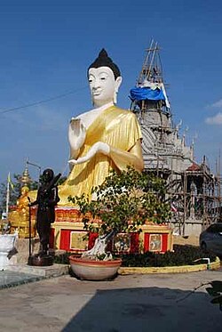 Wat Khao Nang Buat and statue of Phra Ajarn Thammachote
