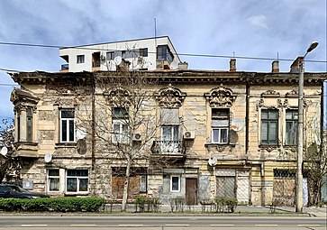 Decay - Calea Dudești no. 125, Bucharest, a Belle Époque mansion, left to crumble, because of the indifference and lack of action of the local authorities, of the inhabitants and of the local community