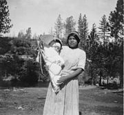 A Chukchansi woman and child, California, ca. 1920