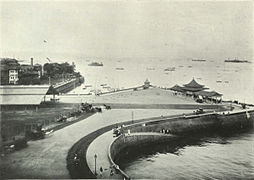 Apollo Bunder in 1905, with the location where the Gateway stands today