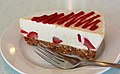 Raw-food strawberry cheesecake