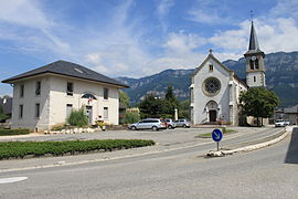 The town hall and church in Viviers-du-Lac