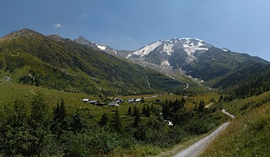 The approach route to the Chalets de Miage, with the Dômes behind.