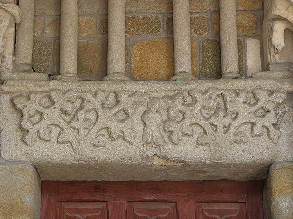 The carved frieze above the doors within the "Porche de l’évêque"