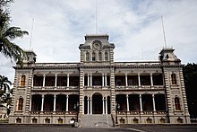 Front view of ʻIolani Palace