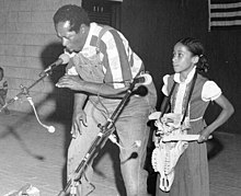 Abner Jay performing in 1978, with a child playing the bones