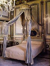 Palace of the Marqués de Dos Aguas. Poles follow catenary curve of the curtains, and are thus invisible.
