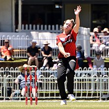 Leeson bowling for Melbourne Renegades during WBBL