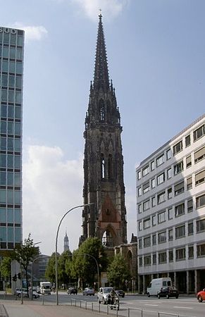הצריח המחודד של כנסיית ניקולאי הקדוש בהמבורג בגובה 147.3 מטר (נאו-גותי)