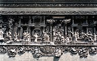 Relief carvings are very prevalent in the classical Lingnan style.