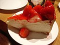 New York–style cheesecake with strawberries