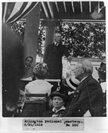President Woodrow Wilson dedicates the memorial site at Arlington National Cemetery (May 30, 1915)