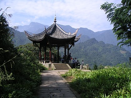 Guangfu pavilion, with summit visible in background