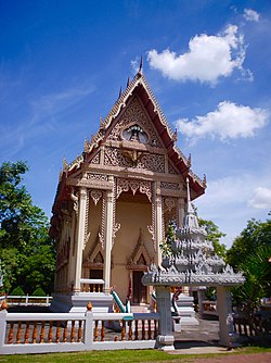 Wat Sri Khun Mueang Royal Temple within the district