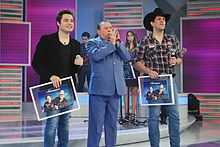 Fernando e Sorocaba received on a TV show presented by Raul Gil (2011)