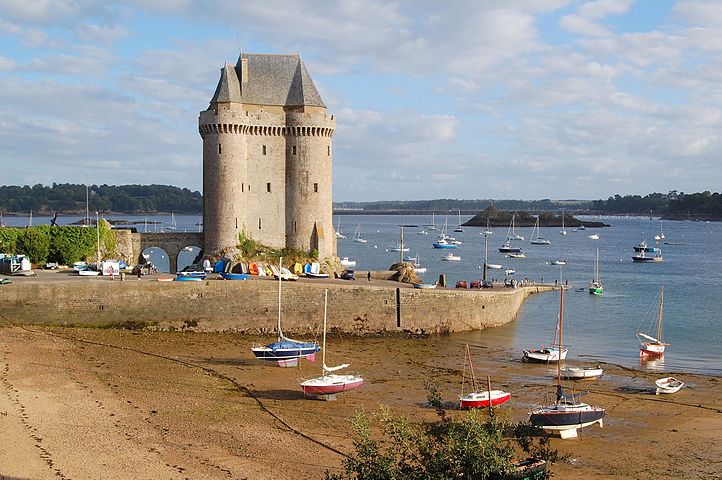 The Solidor tower in the estuary of the river Rance was built between 1369 and 1382 by John V, Duke of Brittany to control access to the Rance at a time when the city of Saint-Malo did not recognise his authority. Over the centuries the tower lost its military interest and became a jail. It is now a museum celebrating Breton sailors exploring Cape Horn. The Solidor tower is located in the former city of Saint-Servan, which merged with Saint-Malo in 1967.