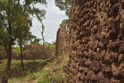 Remains of defensive walls at the ruins of Loropéni, May 2016