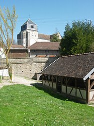 The church and wash house in Fontvannes
