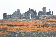 King Island: Rock formations that resemble ruins, on the saddle of the island