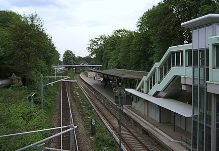 Platforms of Wandsbeker Chaussee S-Bahn station