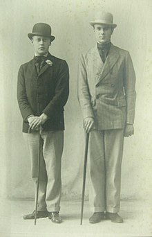 Robert Byron (left) with Harold Acton at Oxford around 1922