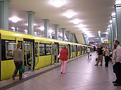 U5 platform, with a new H type waiting to depart for Hönow