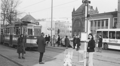 Bahnhof Altona (railway station) in 1971. Buses, trams, trains and S-Bahn trains all met here.