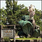 Statue of the Tobacco Farmer, that stood in the Aspiras Highway junction.