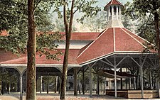 The auditorium in a postcard from 1908