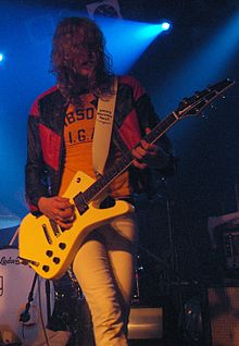 Robert Dahlqvist performing with the Hellacopters, 2008.