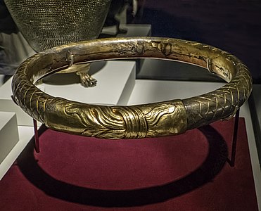 Philip II's silver and gold diadem with Heracles knot