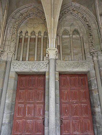 The two doors inside the "Porche de l’évêque" giving access to the cathedral
