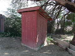 Outhouse used in the 19th century: Manistee Ranch in Glendale, Arizona, US