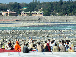 A study group by the eastern banks of Ganges at Muni ki Reti
