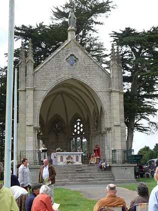 The entrance to the Église Notre-Dame-de-Rumengol