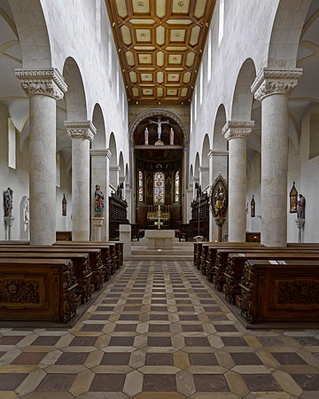 Interior de la iglesia de san Jacobo en Ratisbona, Alemania.