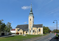 The parish church in the center of Leitzersdorf