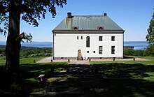 Övralid Manor, with view over  Lake Vättern