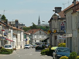 The main road in Saint-Aigulin