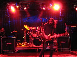 Band founder, vocalist and guitarist Daron Malakian (right) and former drummer John Dolmayan (left) in 2008