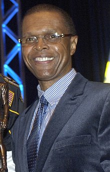 Headshot of Gayle Sayers in 2008.